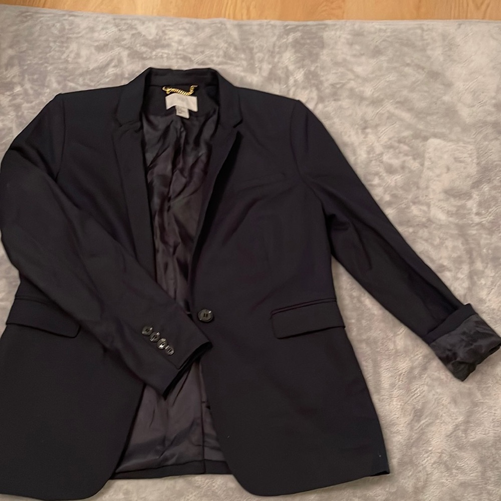 Fitted navy blazer